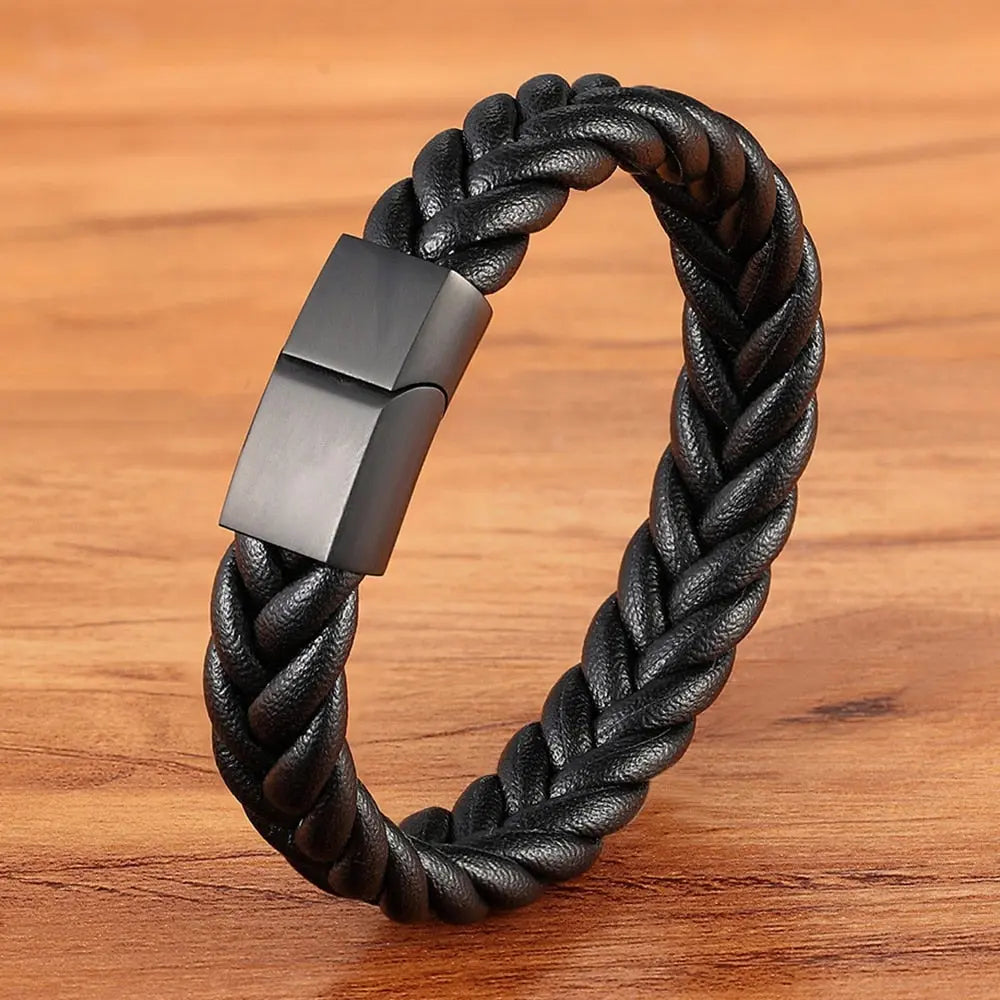 Pulseira Black Transsad em Couro Trançado – Estilo e Força Masculina | Luxej ©