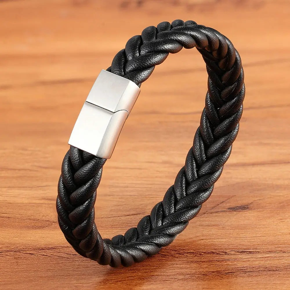 Pulseira Black Transsad em Couro Trançado – Estilo e Força Masculina | Luxej ©